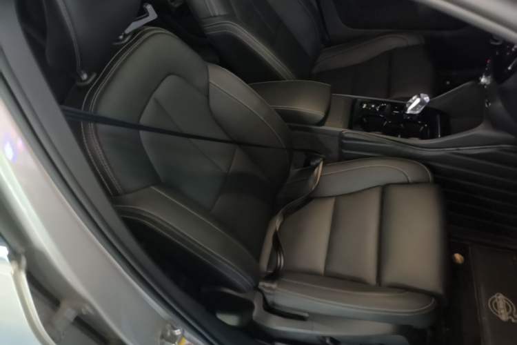 Used Volvo XC40 2023 B4 4x4 Smart Luxury Edition Right Front Seat