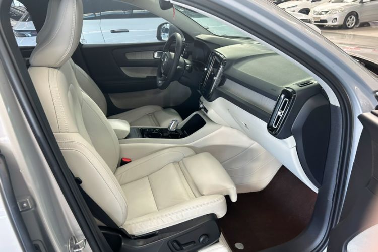 Used Volvo XC40 2023 B4 4x4 Smart Luxury Edition Right Front Seat