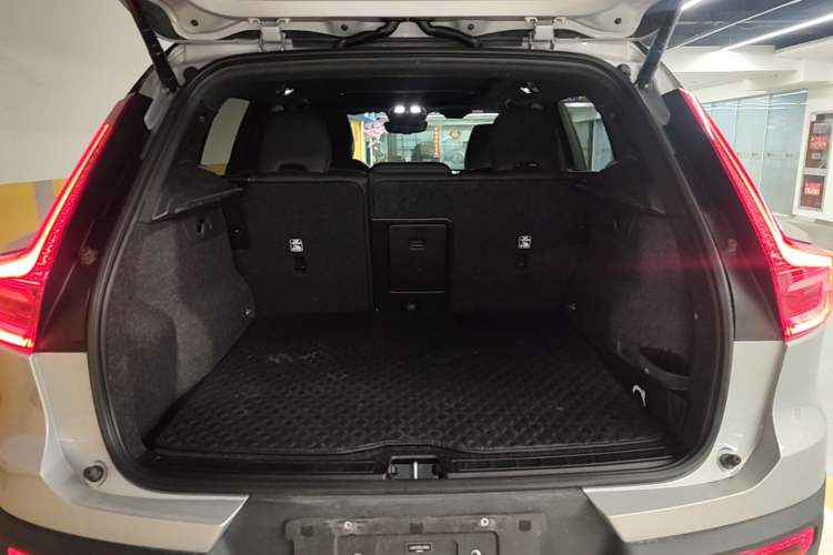 Used Volvo XC40 2023 B3 Zhiyuan Luxury Edition Trunk