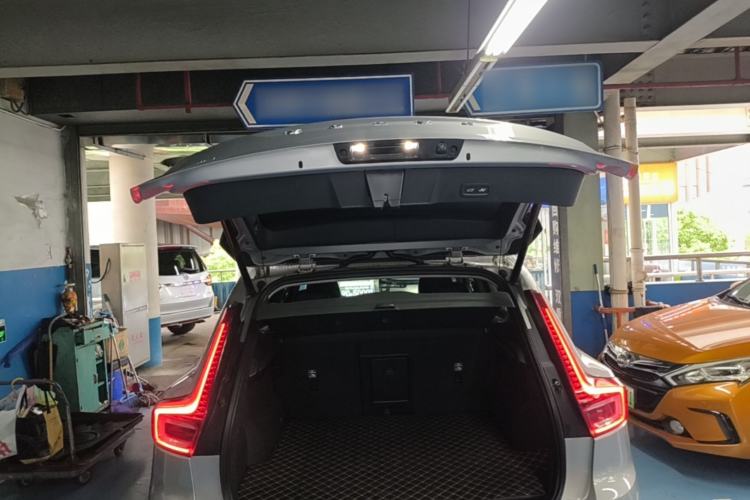 Used Volvo XC40 2023 B4 4x4 Smart Luxury Edition Trunk