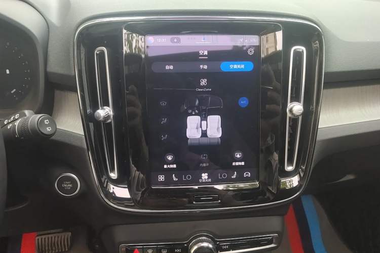 Used Volvo XC40 2023 B4 4x4 Smart Luxury Edition Audio And AC Panel