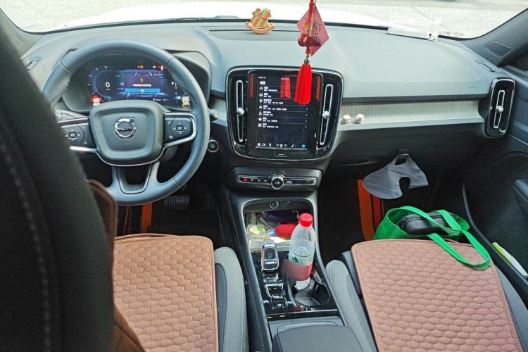 Used Volvo XC40 2023 B3 Zhiyuan Luxury Edition Center Console