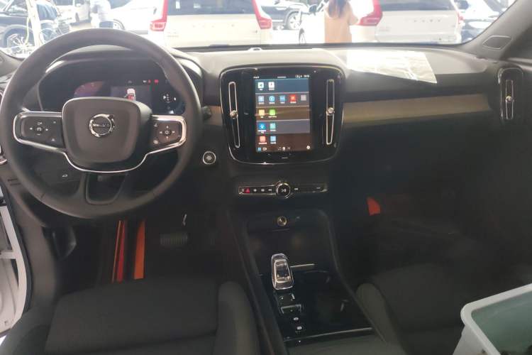 Used Volvo XC40 2023 B3 Zhiyuan Luxury Edition Center Console