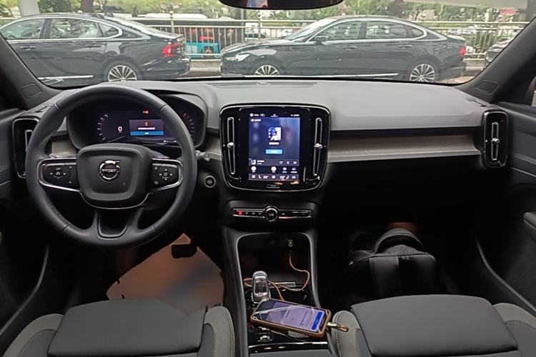 Used Volvo XC40 2023 B3 Zhiyuan Luxury Edition Center Console