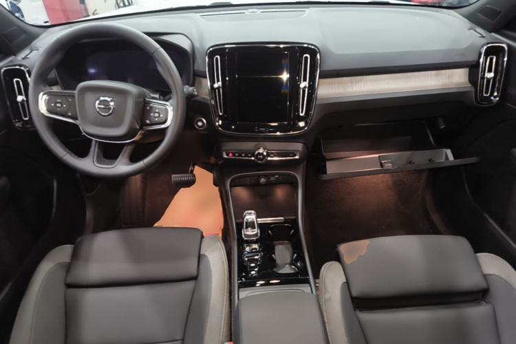 Used Volvo XC40 2023 B3 Zhiyuan Luxury Edition Center Console