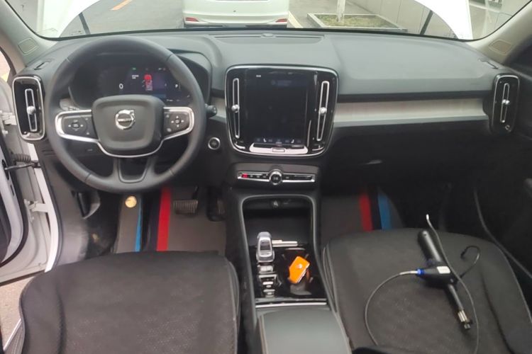 Used Volvo XC40 2023 B4 4x4 Smart Luxury Edition Center Console