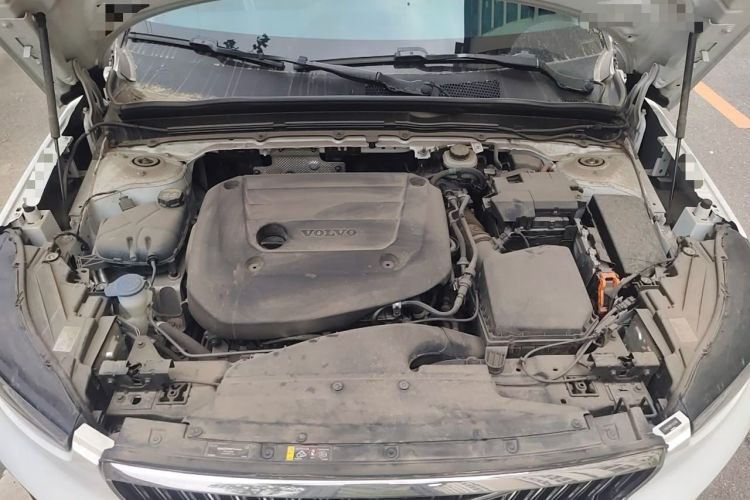 Used Volvo XC40 2023 B4 4x4 Smart Luxury Edition Engine Bay