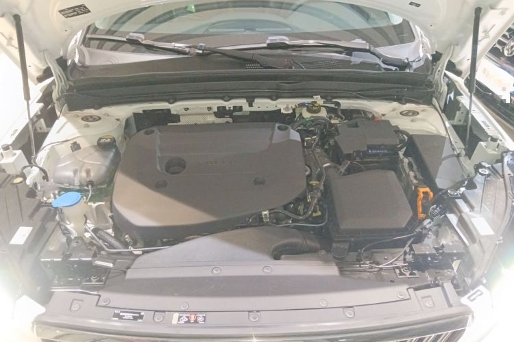 Used Volvo XC40 2023 B4 4x4 Smart Luxury Edition Engine Bay