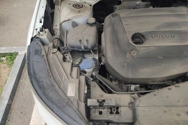 Used Volvo XC40 2023 B4 4x4 Smart Luxury Edition Engine Bay Right