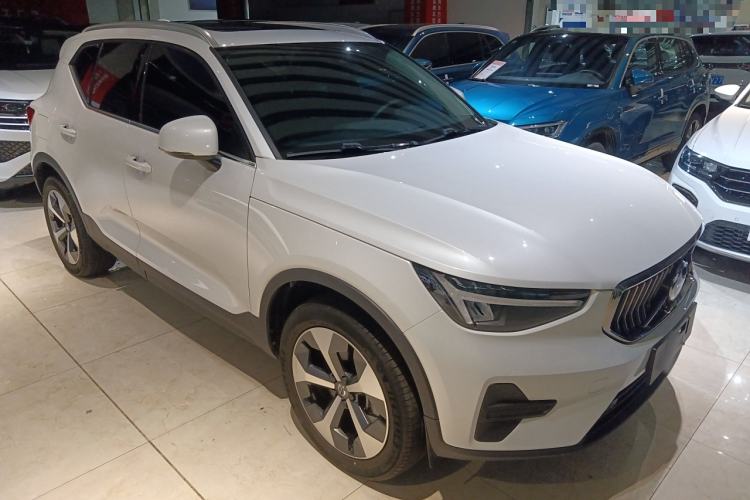 Used Volvo XC40 2023 B4 4x4 Smart Luxury Edition Exterior 2