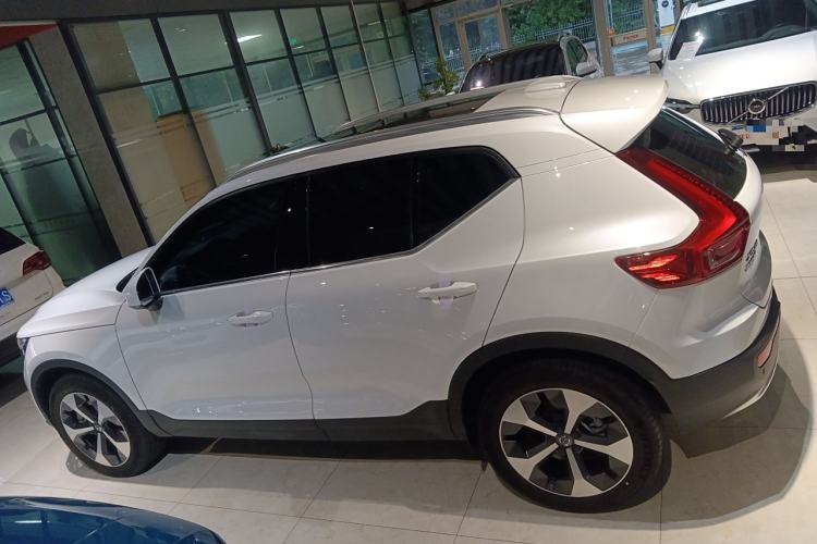 Used Volvo XC40 2023 B4 4x4 Smart Luxury Edition Exterior 3