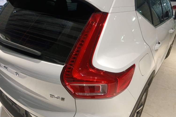 Used Volvo XC40 2023 B4 4x4 Smart Luxury Edition Exterior 6