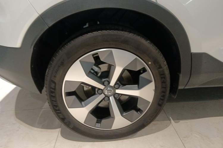 Used Volvo XC40 2023 B4 4x4 Smart Luxury Edition Exterior 8