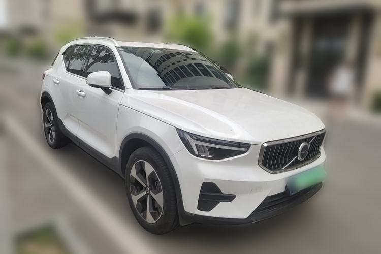 Used Volvo XC40 2023 B4 4x4 Smart Luxury Edition Front Right 45 Deg