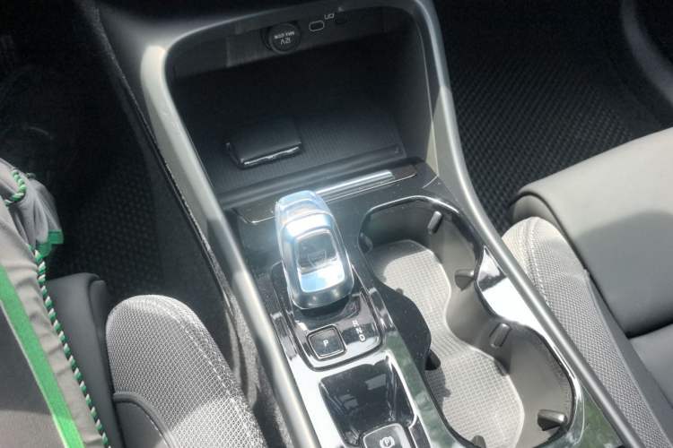 Used Volvo XC40 2023 B3 Zhiyuan Luxury Edition Gear Lever