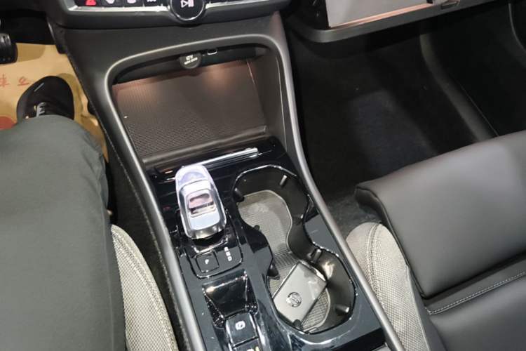 Used Volvo XC40 2023 B3 Zhiyuan Luxury Edition Gear Lever