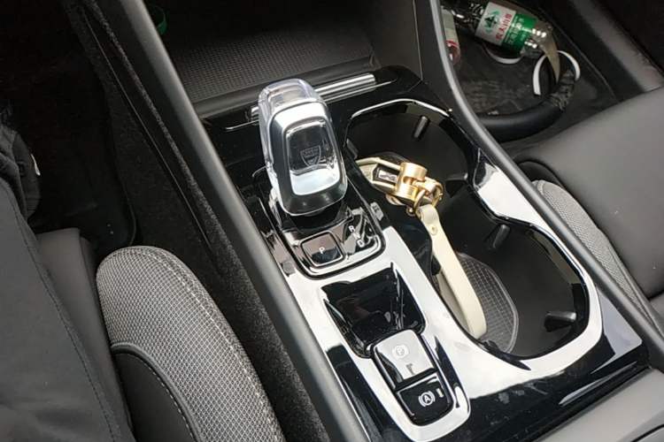 Used Volvo XC40 2023 B3 Zhiyuan Luxury Edition Gear Lever