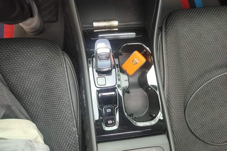 Used Volvo XC40 2023 B4 4x4 Smart Luxury Edition Gear Lever