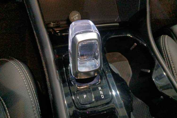 Used Volvo XC40 2023 B4 4x4 Smart Luxury Edition Gear Lever