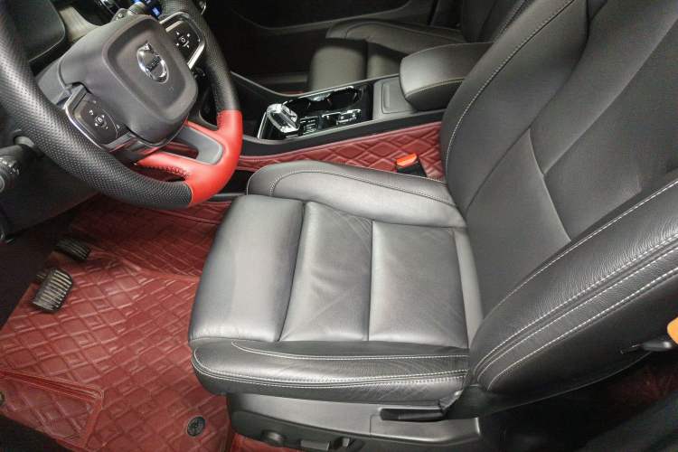Used Volvo XC40 2023 B4 4x4 Smart Luxury Edition Interior 4