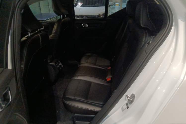 Used Volvo XC40 2023 B4 4x4 Smart Luxury Edition Interior 4