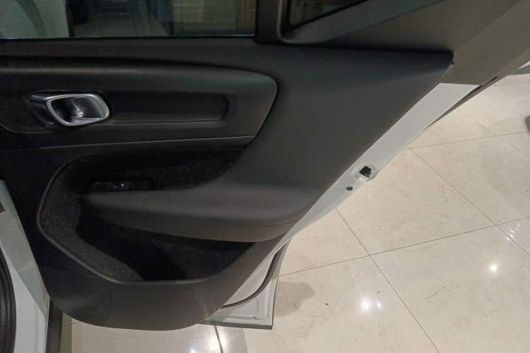 Used Volvo XC40 2023 B4 4x4 Smart Luxury Edition Interior 6