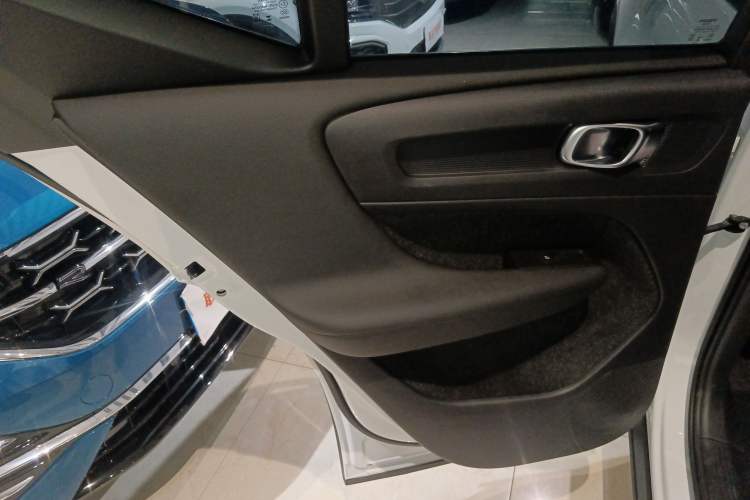 Used Volvo XC40 2023 B4 4x4 Smart Luxury Edition Interior 8