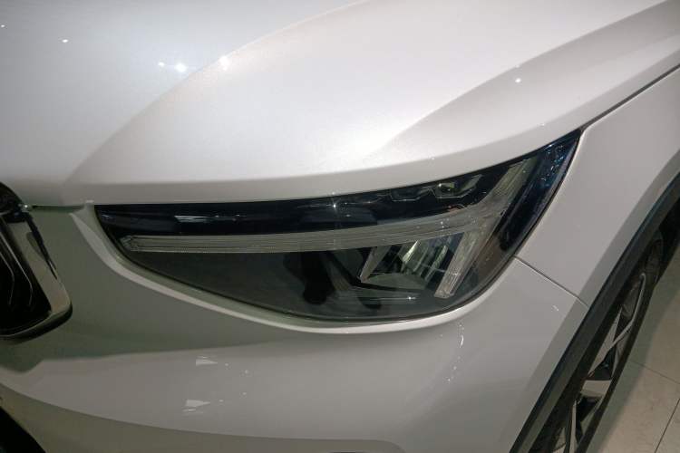 Used Volvo XC40 2023 B4 4x4 Smart Luxury Edition Left Front Headlight