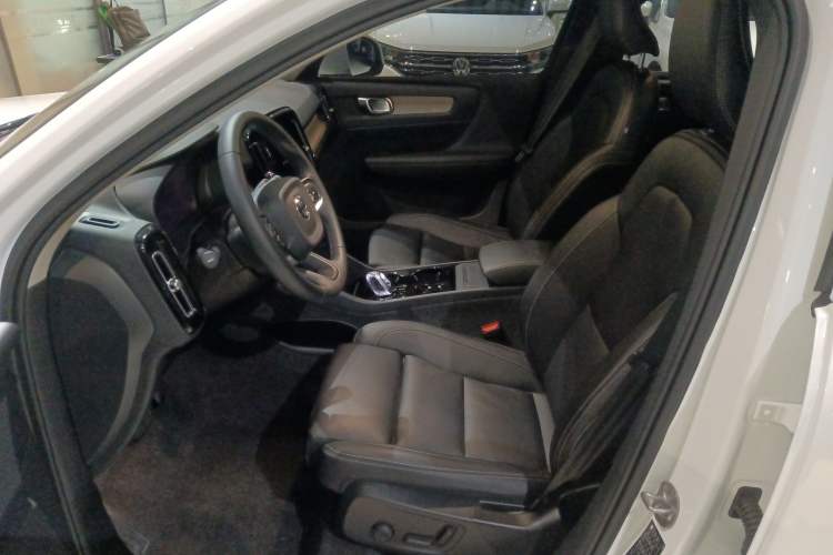 Used Volvo XC40 2023 B4 4x4 Smart Luxury Edition Left Front Seat