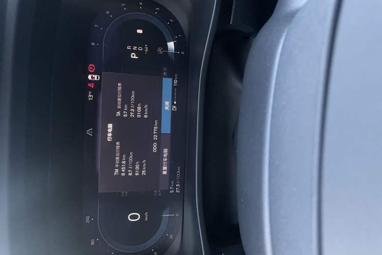 Used Volvo XC40 2023 B4 4x4 Smart Luxury Edition Odometer Close Up