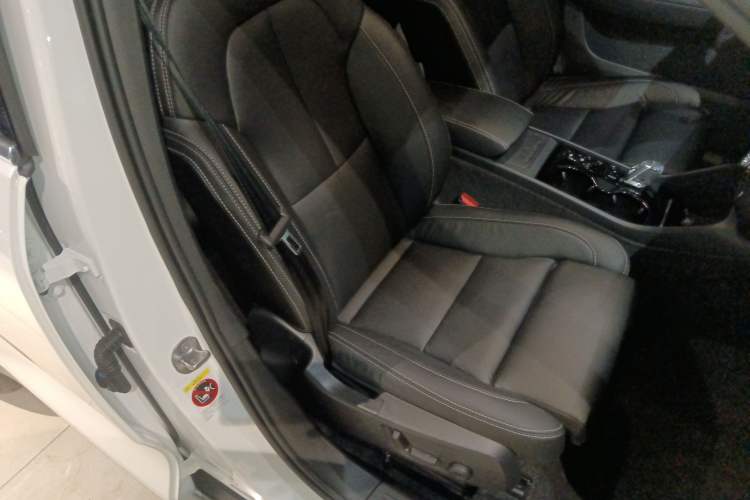Used Volvo XC40 2023 B4 4x4 Smart Luxury Edition Right Front Seat