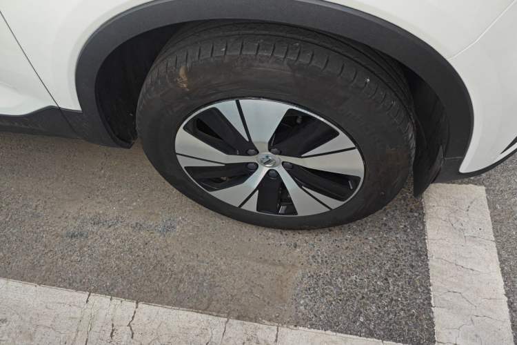 Used Volvo XC40 2023 B3 Zhiyuan Luxury Edition Right Front Wheel Hub
