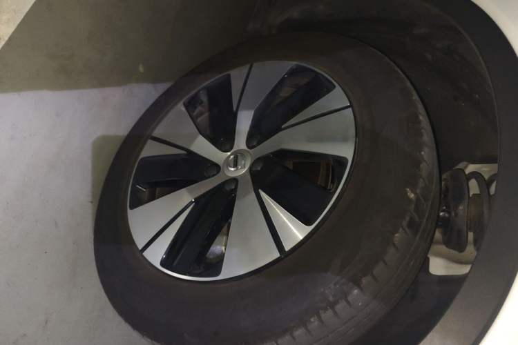 Used Volvo XC40 2023 B3 Zhiyuan Luxury Edition Right Front Wheel Hub