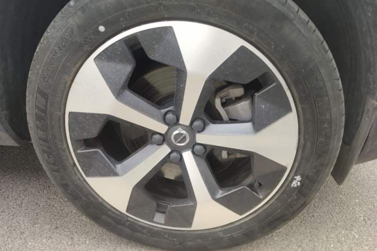 Used Volvo XC40 2023 B4 4x4 Smart Luxury Edition Right Front Wheel Hub