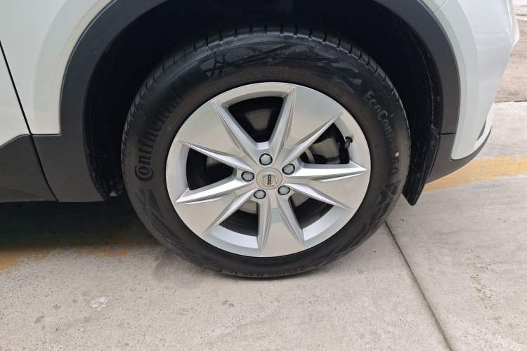 Used Volvo XC40 2023 B3 Smart & Stylish Edition Right Front Wheel Hub
