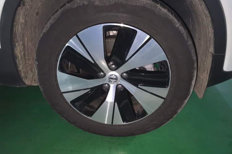 Used Volvo XC40 2023 B3 Zhiyuan Luxury Edition Right Front Wheel Hub