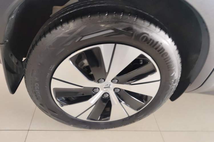 Used Volvo XC40 2023 B3 Zhiyuan Luxury Edition Right Rear Wheel Hub