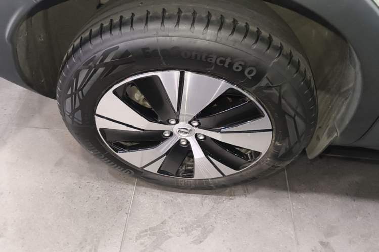 Used Volvo XC40 2023 B3 Zhiyuan Luxury Edition Right Rear Wheel Hub