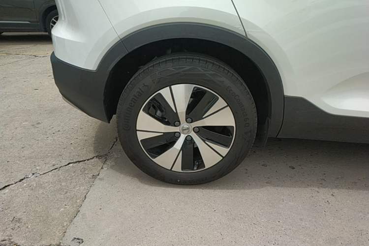Used Volvo XC40 2023 B3 Zhiyuan Luxury Edition Right Rear Wheel Hub