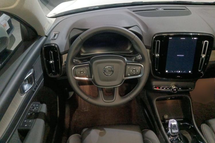 Used Volvo XC40 2023 B4 4x4 Smart Luxury Edition Steering Wheel