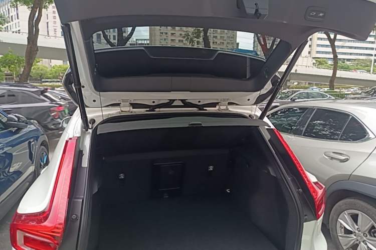 Used Volvo XC40 2023 B3 Zhiyuan Luxury Edition Trunk
