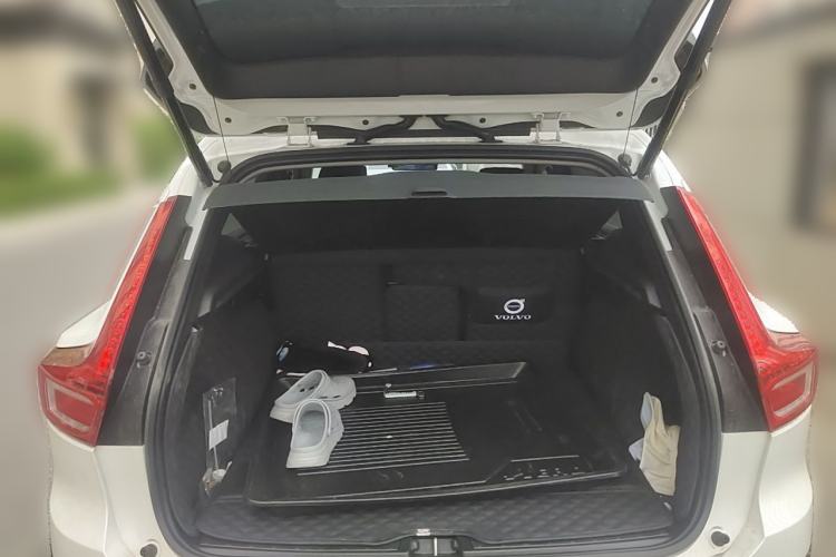 Used Volvo XC40 2023 B4 4x4 Smart Luxury Edition Trunk
