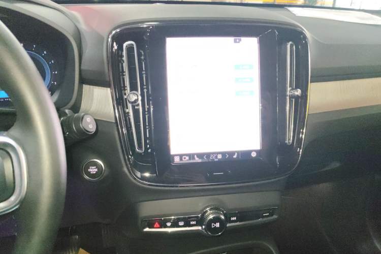 Used Volvo XC40 2024 B4 4x4 Smart Luxury Edition Audio And AC Panel