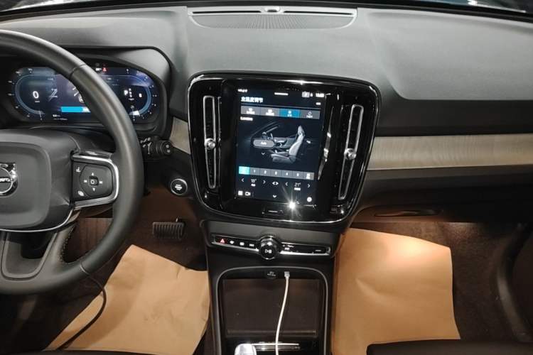 Used Volvo XC40 2024 B3 Zhiyuan Luxury Edition Audio And AC Panel