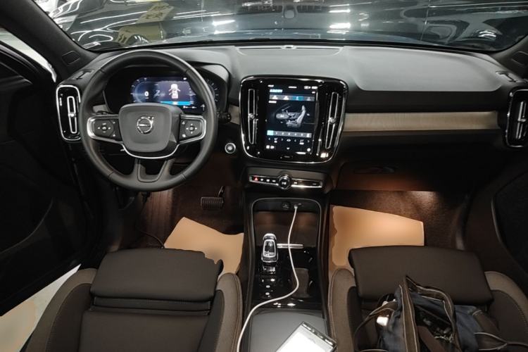 Used Volvo XC40 2024 B3 Zhiyuan Luxury Edition Center Console