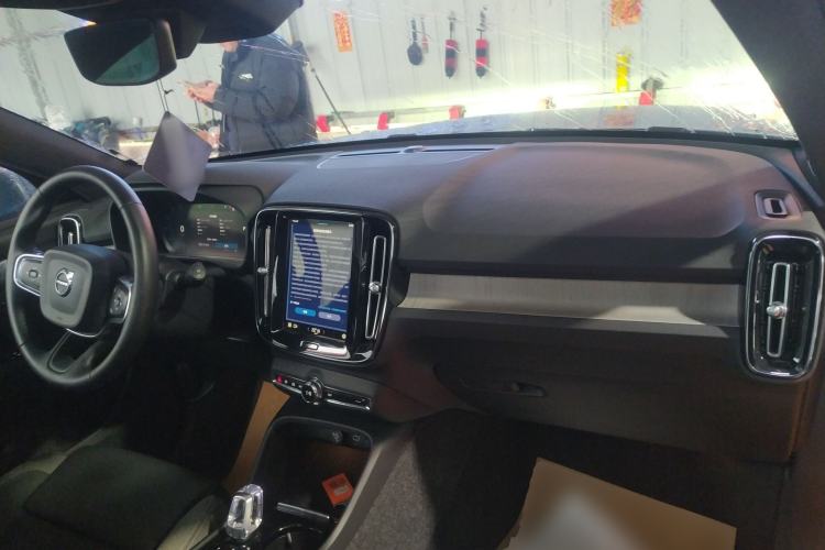 Used Volvo XC40 2024 B3 Zhiyuan Luxury Edition Center Console