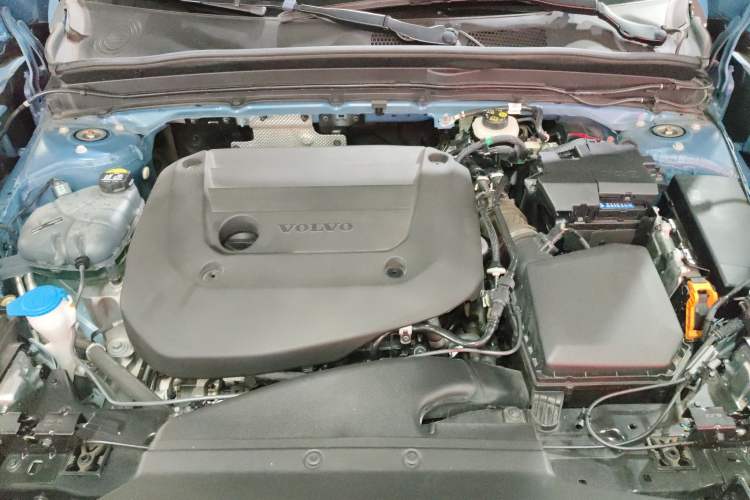 Used Volvo XC40 2024 B4 4x4 Smart Luxury Edition Engine Bay