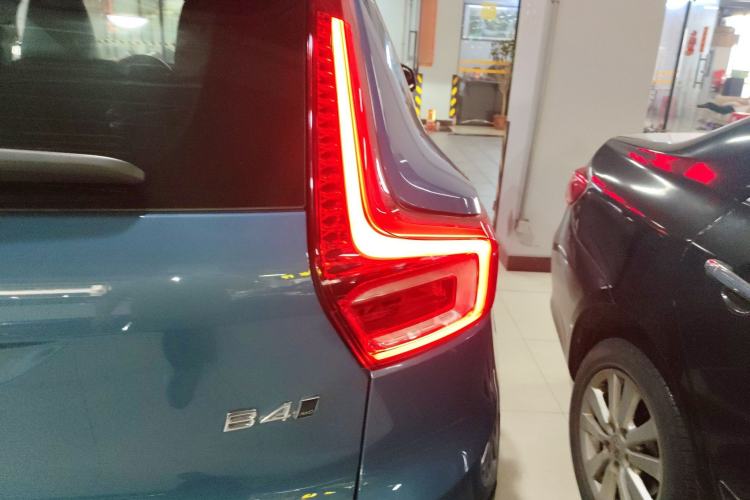 Used Volvo XC40 2024 B4 4x4 Smart Luxury Edition Exterior 3