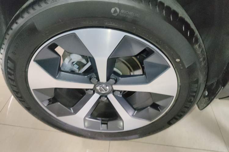 Used Volvo XC40 2024 B4 4x4 Smart Luxury Edition Exterior 5