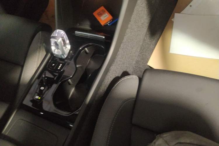 Used Volvo XC40 2024 B3 Zhiyuan Luxury Edition Gear Lever